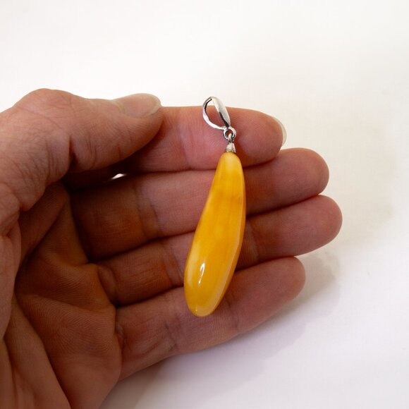 100% Real Genuine Butter Amber, Royal Amber With Silver Bail - Picture 6 of 8
